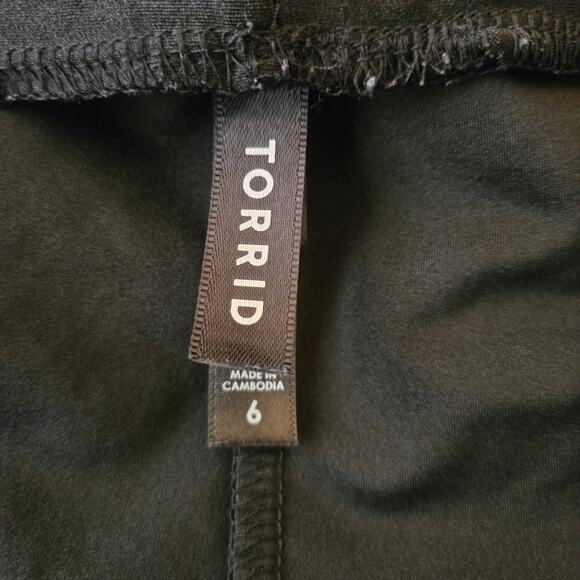 Torrid Embossed Star Print Lattice Pocket Legging Black Size 6 Whimsigoth - Picture 11 of 12